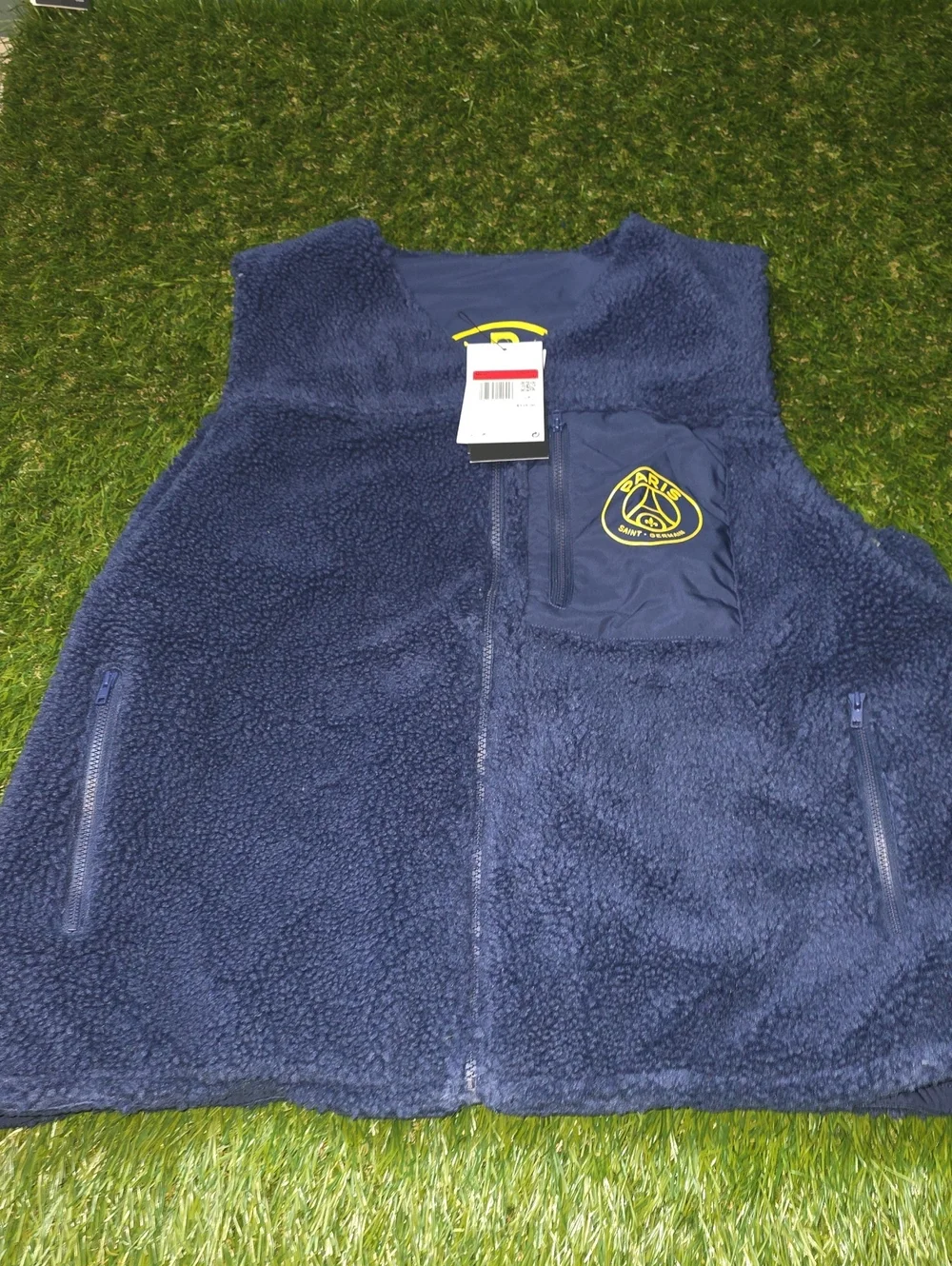 Paris Saint-Germain Nike Club+ Winterized Reversible Full-Zip Vest. Size L.